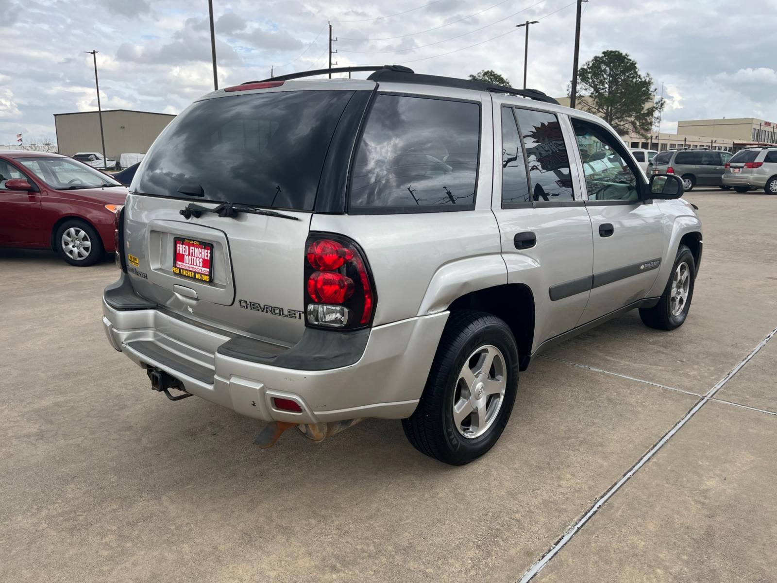 2004 SILVER /black Chevrolet TrailBlazer LS 2WD (1GNDS13S242) with an 4.2L L6 DOHC 24V engine, 4-Speed Automatic Overdrive transmission, located at 14700 Tomball Parkway 249, Houston, TX, 77086, (281) 444-2200, 29.928619, -95.504074 - Photo #6